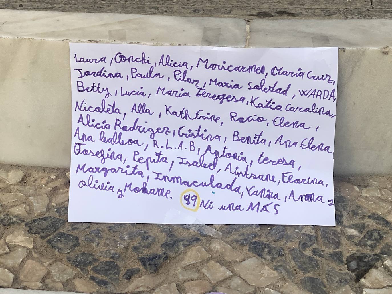 Fotos: Concentración por los asesinatos machista de las niñas de Tenerife