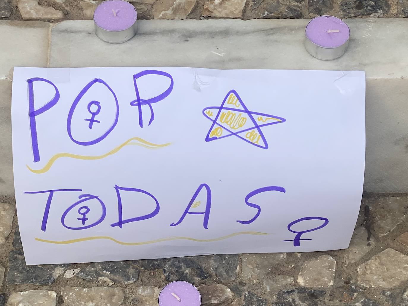 Fotos: Concentración por los asesinatos machista de las niñas de Tenerife