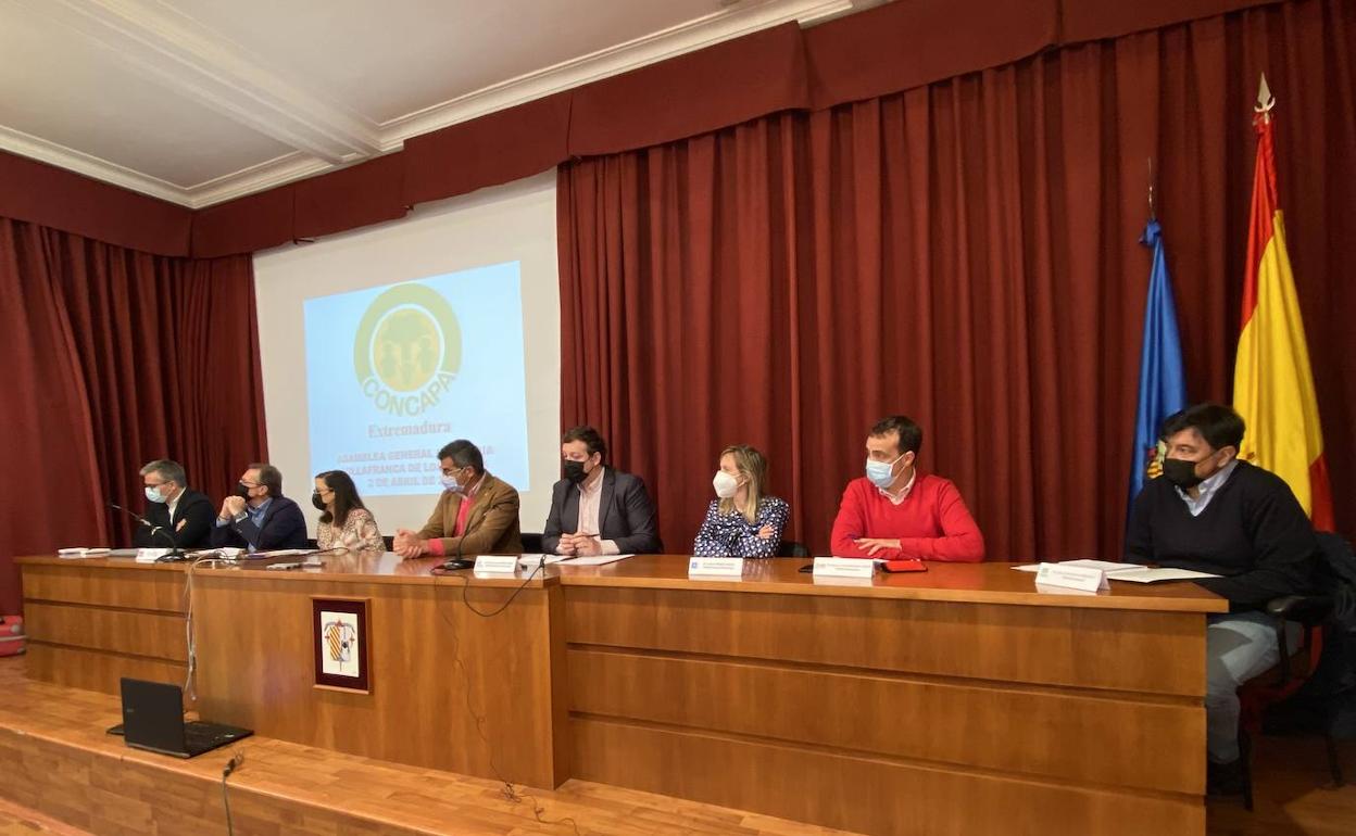 En la presentación de la mesa redonda sobre el «Pasado, presente y futuro de la Concertada» 
