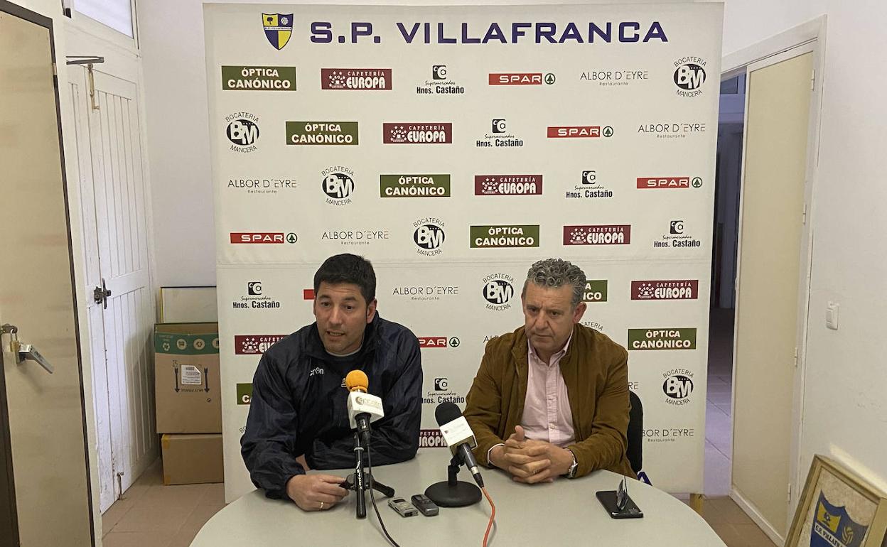 El entrenador de la SP Villafranca, José Manuel Cisneros 'Pana', junto al presidente del club, Cipri Santos 