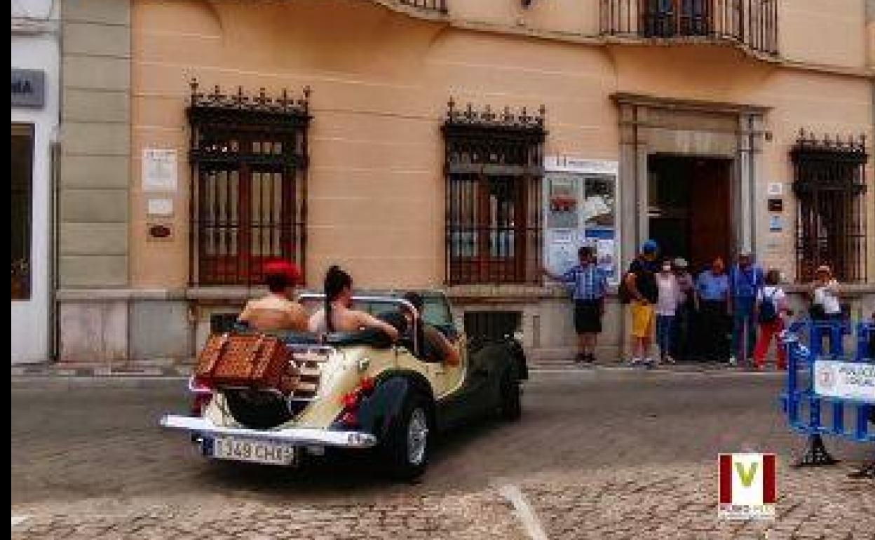Uno de los paseos en coche clásico, un Hurtan descapotable de los años 60. 