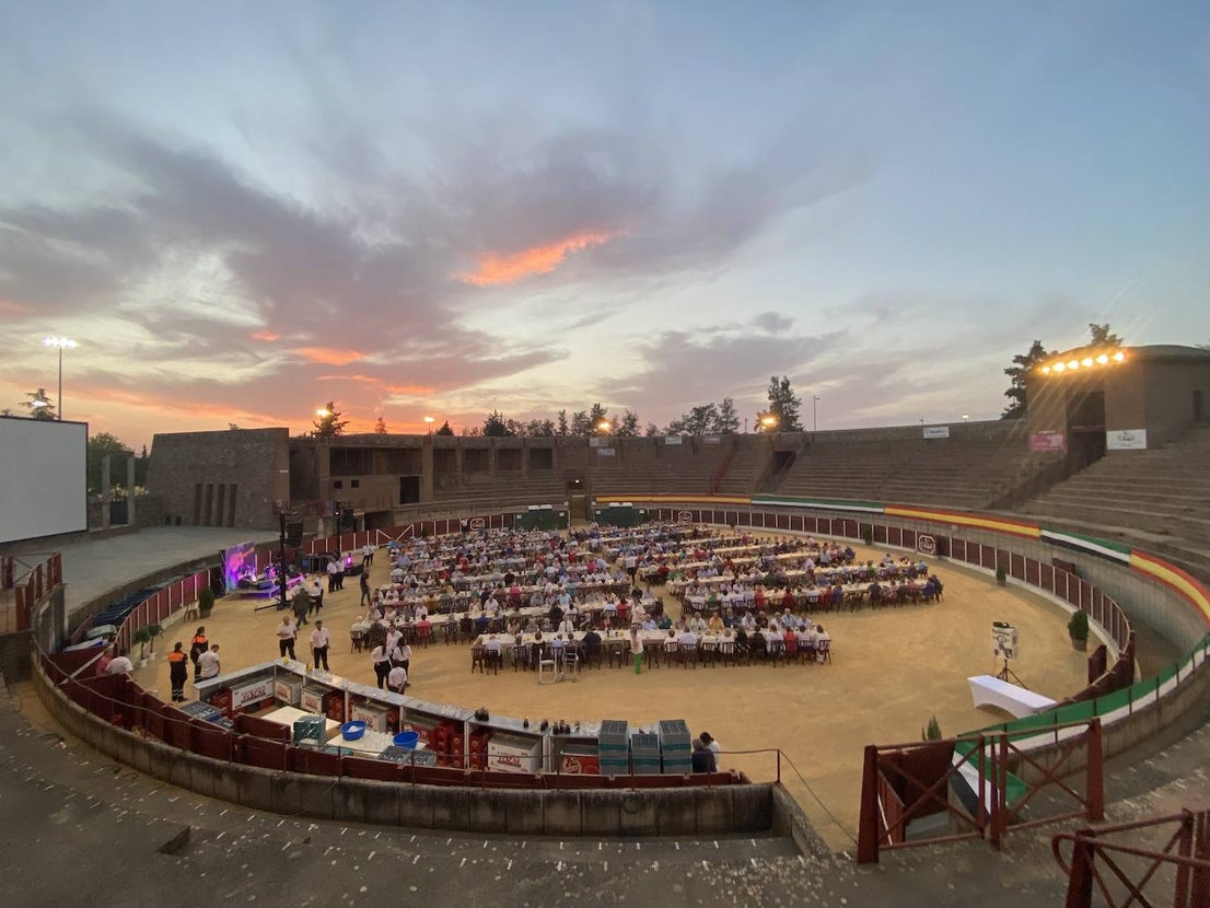Fotos: Cerca de 600 personas en la cena convivencia del mayor