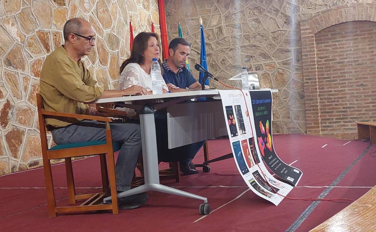 De izquierda a derecha, Fernando Clemente, Isabel García y Fernando Muñoz 