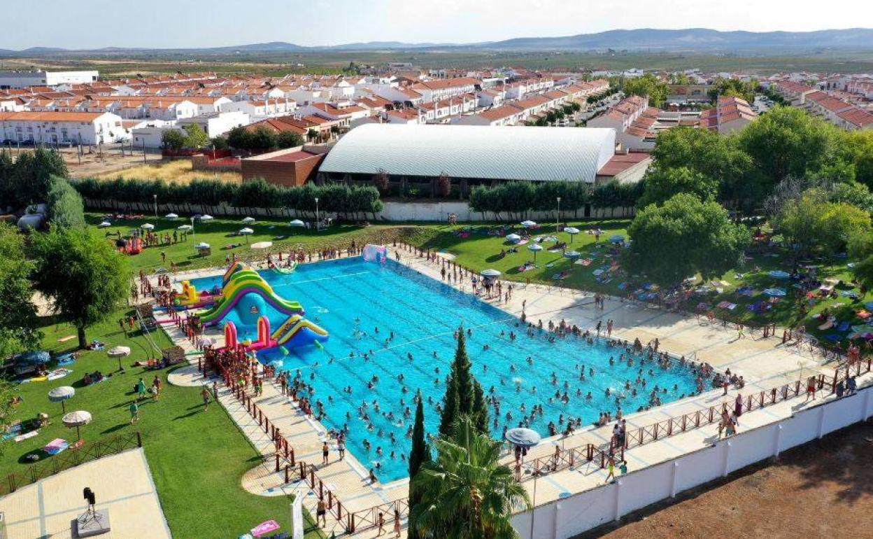 Vista aérea de la piscina olímplica de Villafranca 