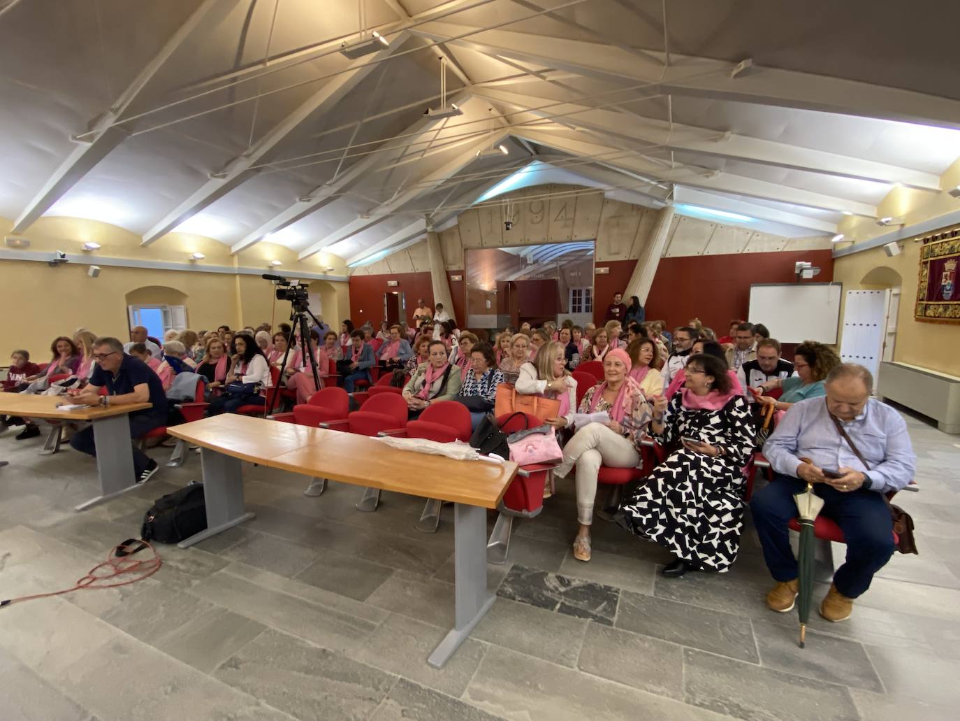 Fotos: Villafranca se tiñe de rosa para luchar contra el cáncer de mama