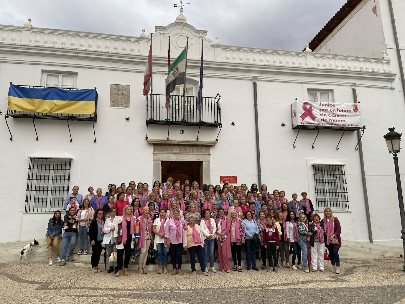 Fotos: Villafranca se tiñe de rosa para luchar contra el cáncer de mama