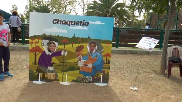 Fotos: Los colegios celebran la chaquetía en un encuentro intergeneracional