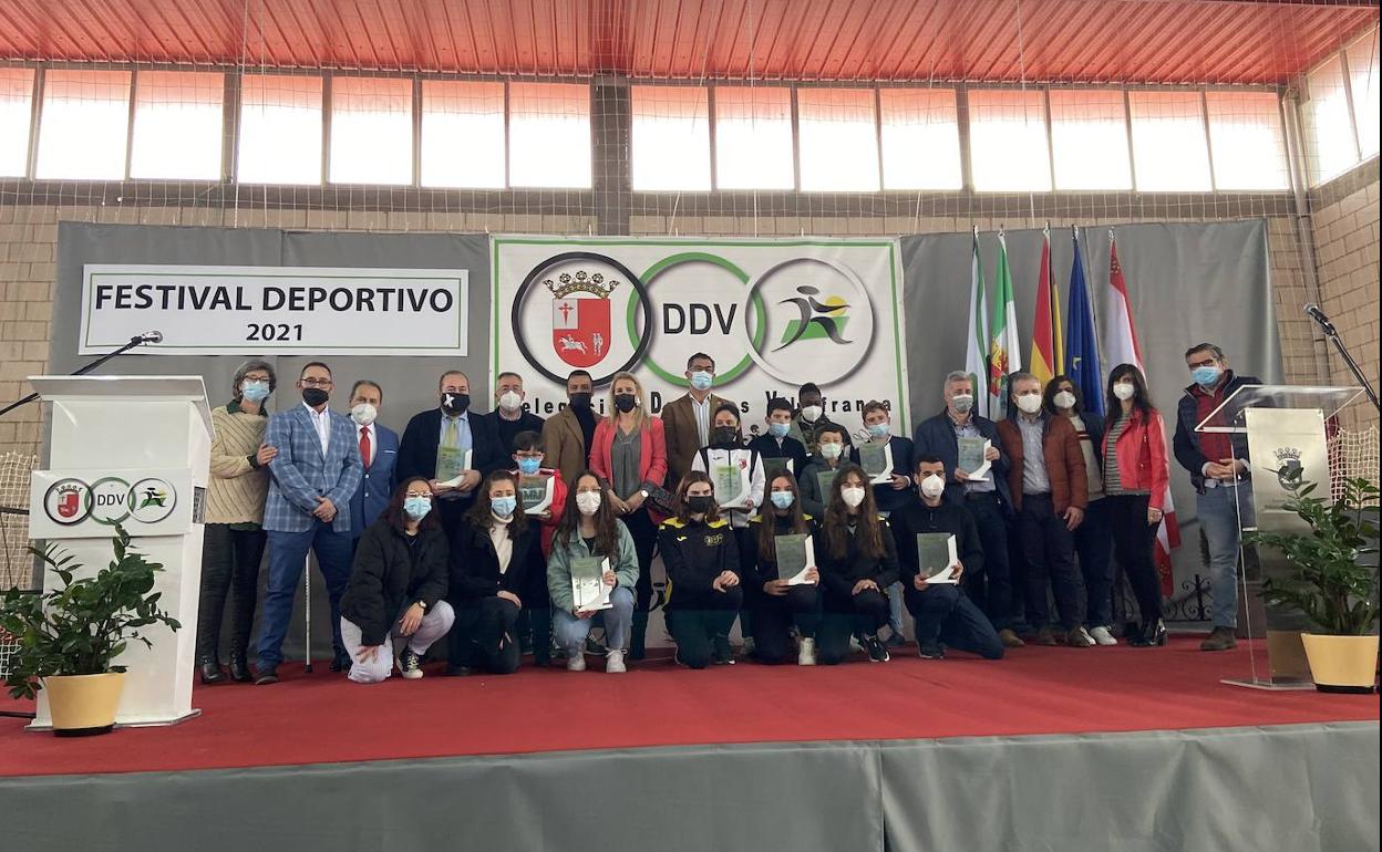 Los homenajeados en el 'Festival Deportivo Navideño' 2021. 