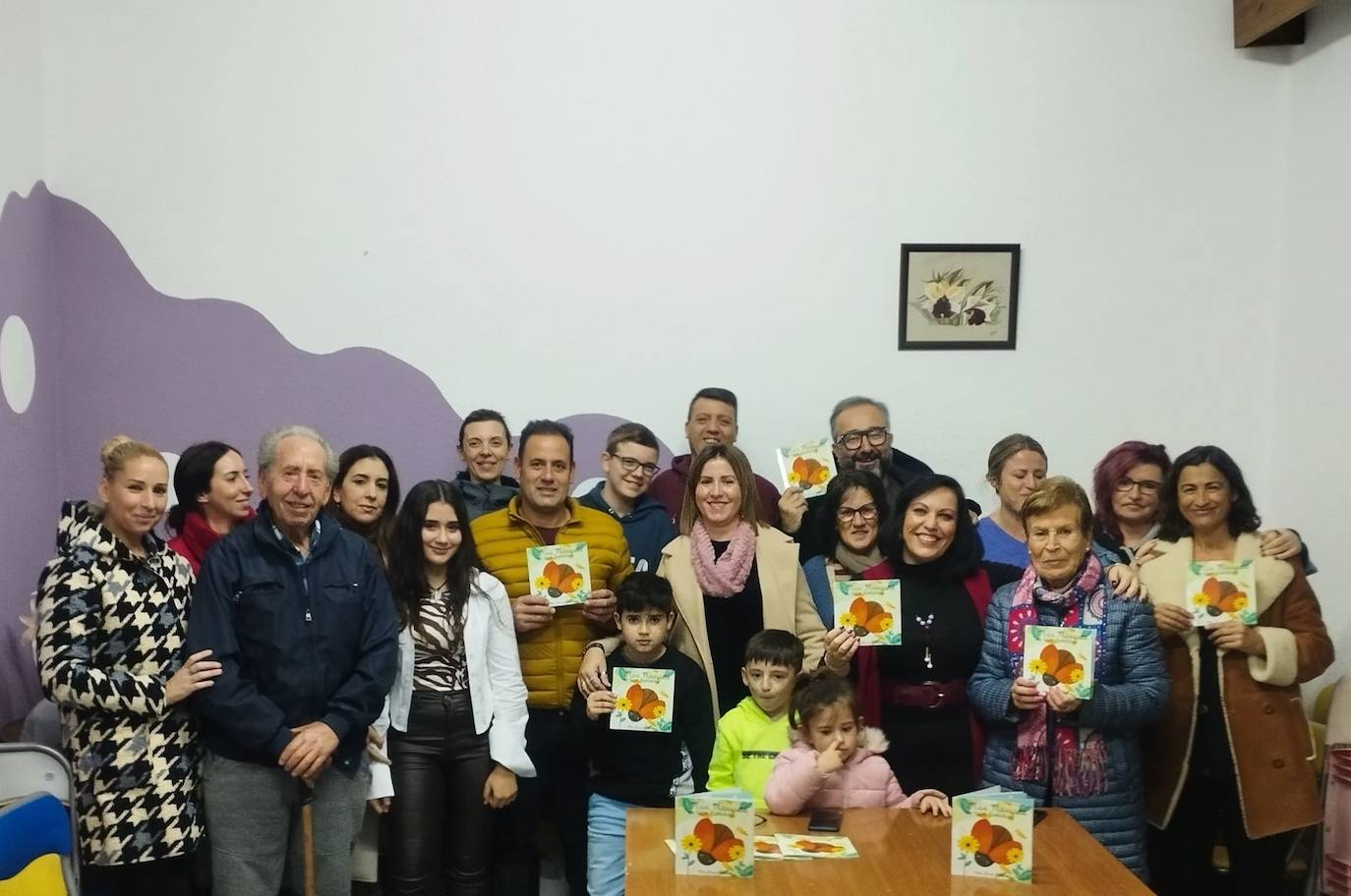 Pilar Parra rodeada de familiares y amigos en la presentación de 'Mari mariquita no tiene lunares' 
