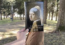 Fotografía ganadora del III Concurso de Bookface, «La joven de la perla»