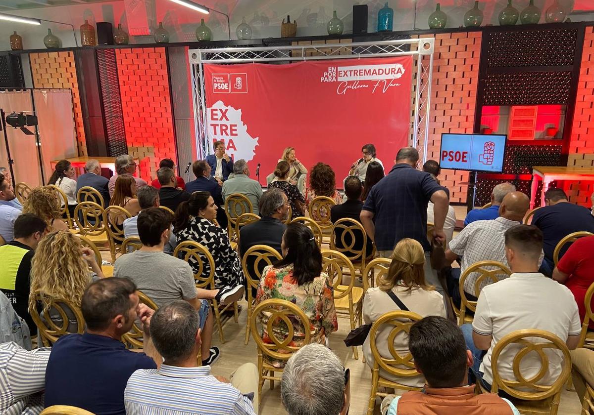 En un momento de la reunión con empresarios y empresarias de la comarca en el Restaurante Le Bistró de Villafranca.