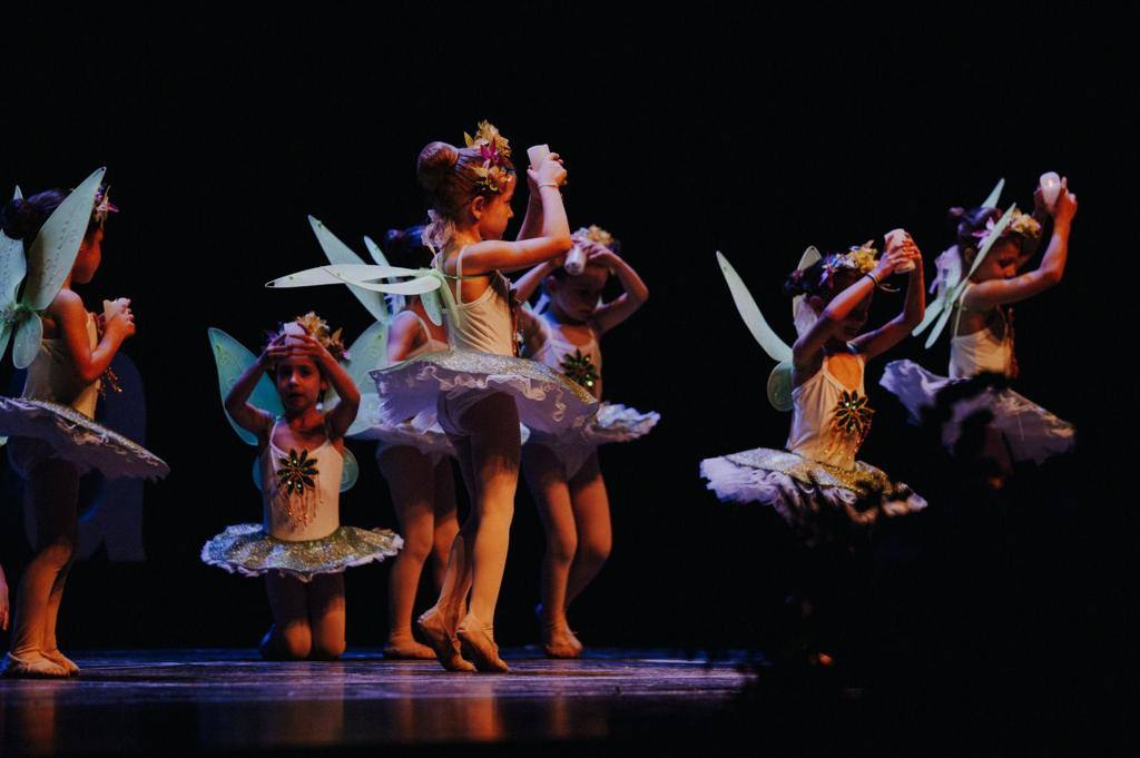 Una de las actuaciones artísticas en el Teatro Cine Festival.