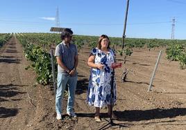 La candidata al Senado, María Teresa Macías y el alcalde de Villafranca, Francisco Jiménez Araya.