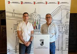 El portavoz del gobierno municipal, y también Concejal de Infraestructuras y Urbanismo, Joaquín Rodríguez a la derecha, junto al concejal de Deportes, Emilio Sánchez, a la izquierda.