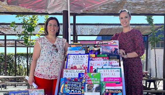 La 'bibliopiscina sostenible' se instala en la piscina municipal de Villafranca