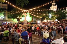 Plaza de la Coronada de Villafranca en el acto central de la Fiesta de la Vendimia.
