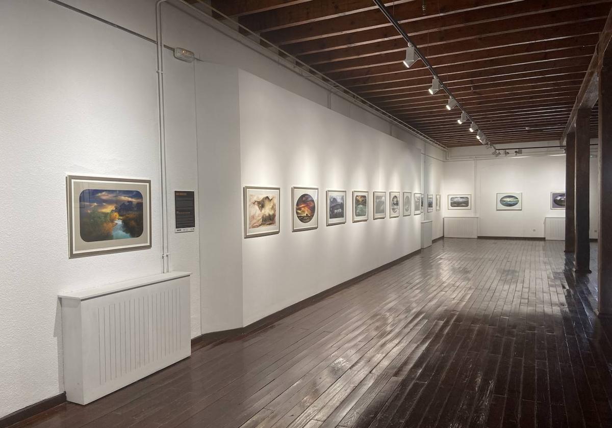 Inaugurada la exposición en la casa de cultura 'Las cosas del cielo y de la tierra' de Jam Montoya