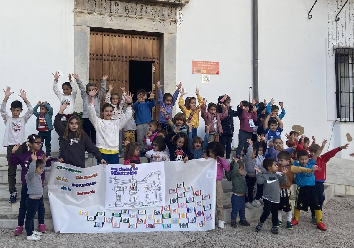 Los pequeños de Villafranca exigen que los derechos de la infancia lleguen a todos los niños y niñas del mundo