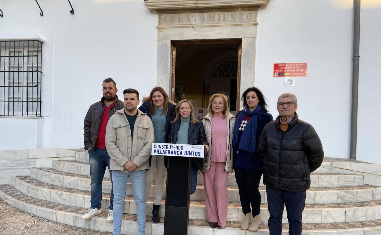 Carmen Romero (PP) presenta parte de su equipo para continuar con la «transformación» de Villafranca