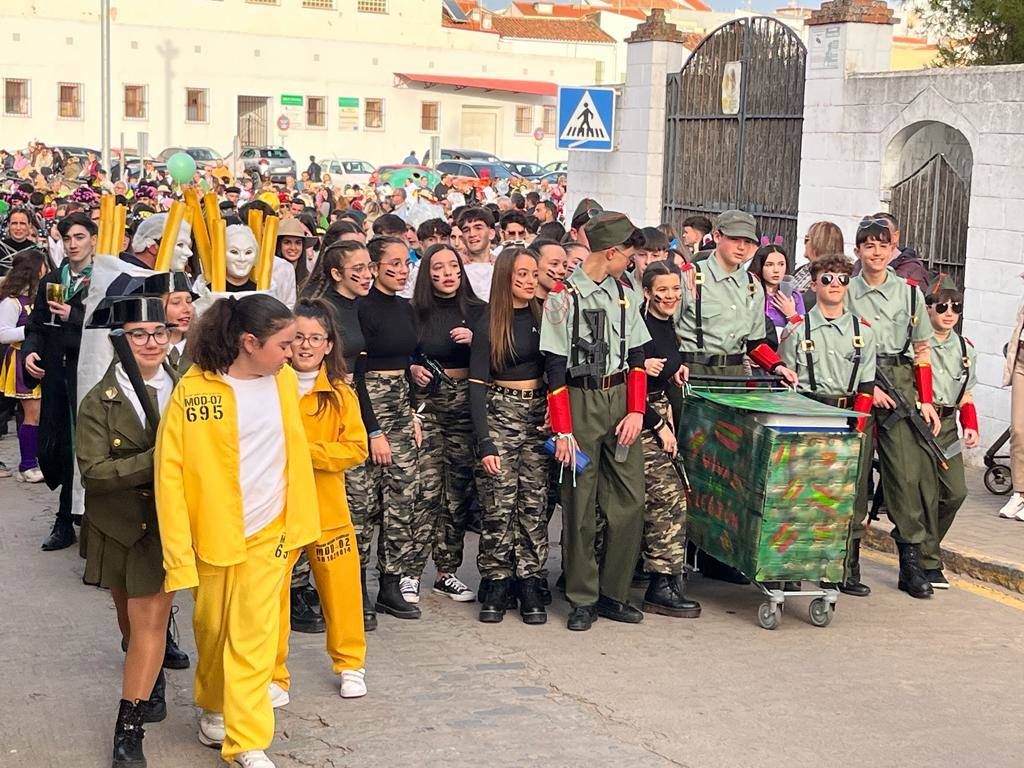 Fotos: Multitudinario desfile de carnaval en Villafranca