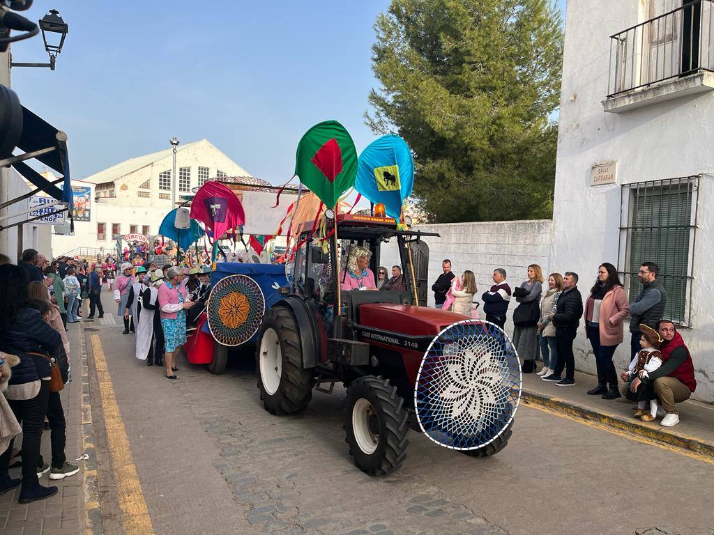 Fotos: Multitudinario desfile de carnaval en Villafranca
