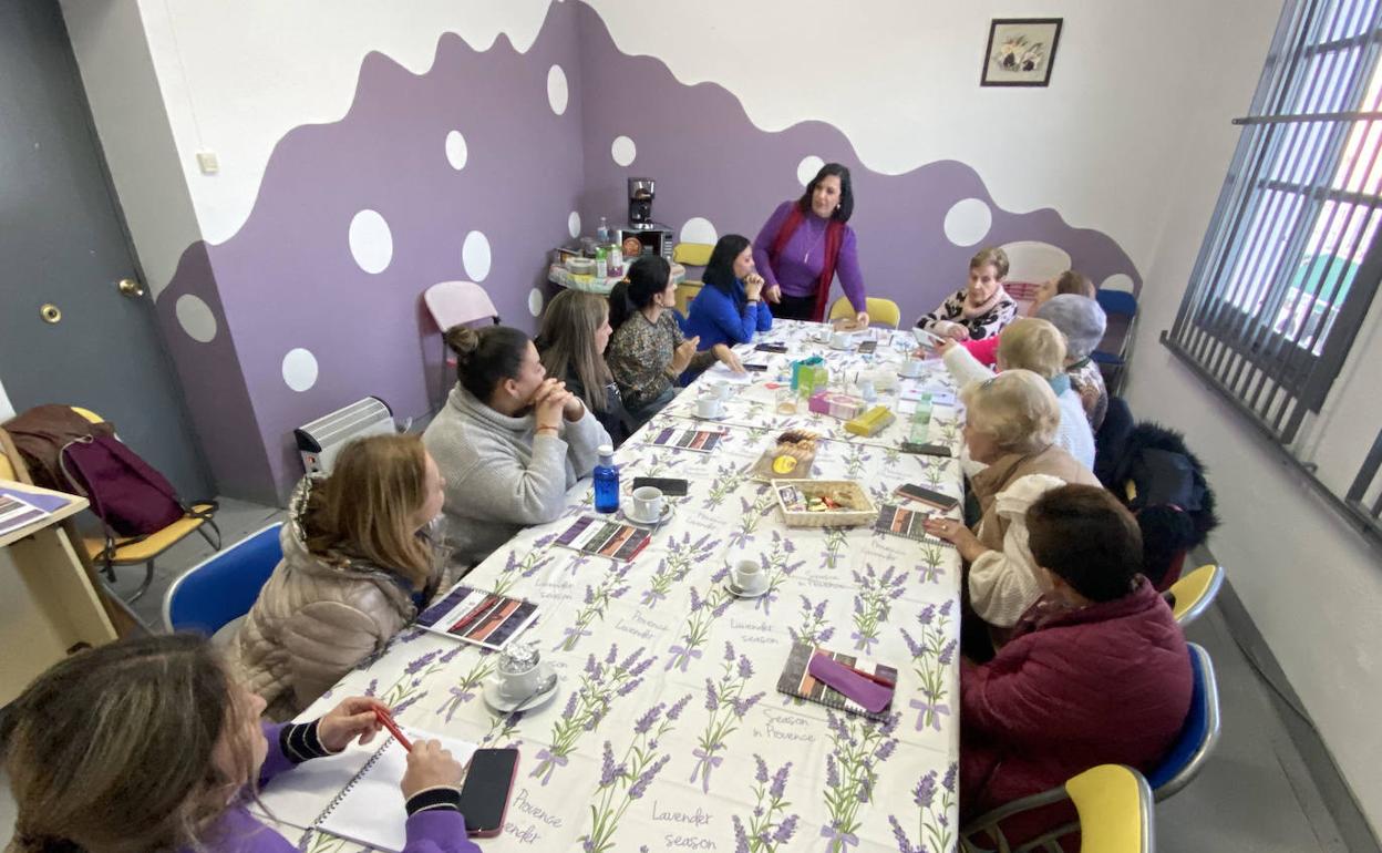Estela Contreras: «Los cuarenta años que llevamos de feminismo en Extremadura lo han logrado las asociaciones de mujeres»