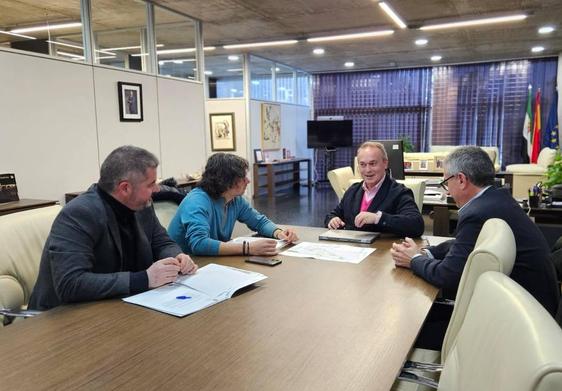 Jiménez Araya traslada al consejero Manuel Martín algunas peticiones y necesidades de la localidad