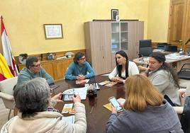 Rueda de prensa en la reunión con la asociación regional de Parkinson Extremadura.