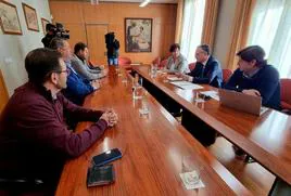 Quintana traslada a los regantes de Tierra de Barros el compromiso del Gobierno de España con el proyecto de regadío