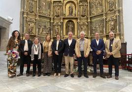 La Junta de Cofradías junto a Reyes González, Jesús Francisco Hernández Castro y Laura Díez.