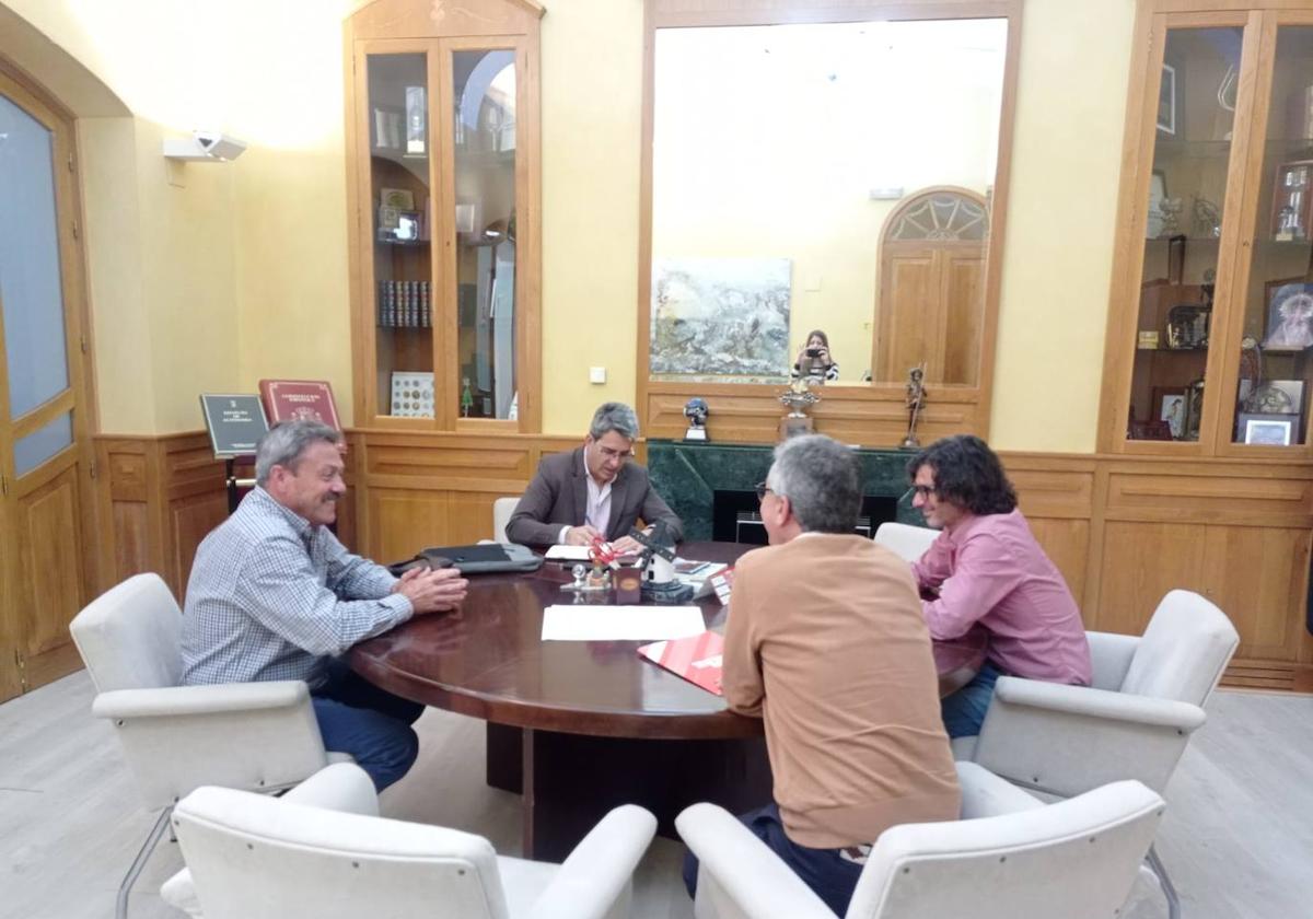 Francisco Jiménez Araya y Joaquín Rodríguez Soler junto a José Aurelio González Peinado y Juan José Borrego Lobato.