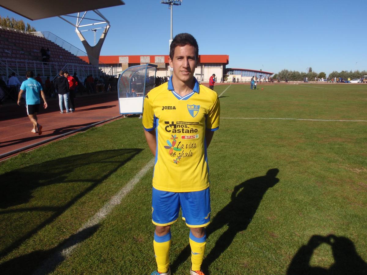 El Villafranca vence con apuros al Ribereña por 1-0 con gol de Pardino en el minuto 79