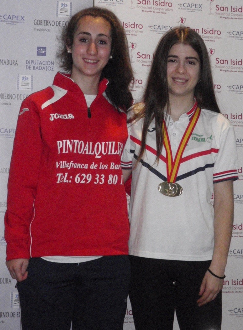 Carolina Ortiz, récord de Extremadura en los 60 metros vallas, e Isabel Guisado, campeona de España en 60 metros lisos, esta mañana en Villafranca