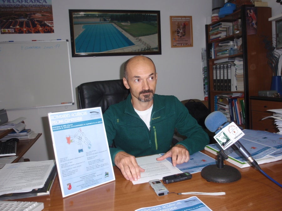 El Coordinador de Deportes, Rafa Ortiz, da a conocer la oferta de actividades acuáticas de la nueva temporada.  