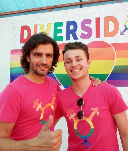 Las muestras de solidaridad con el colectivo LGTB se han sucedido durante los actos de esta mañana en 'Las Peñitas'. 