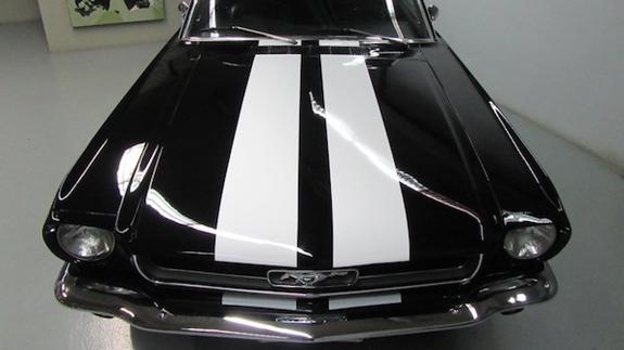 El Mustang dio origen a una nueva clase de vehículo estadounidense denominado «pony car», un coupé deportivo con largo capó delantero y corta parte trasera. 