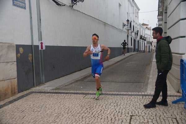 Un triatleta del CAPEX en plena carrera. 