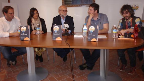 De izquierda a derechaLorenzo García Mateos, Laura Cirilo, Manuel López, Fran Amaya e Iván Alejo, durante la presentación del libro. 