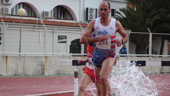 Juan Manuel González fue uno de los vencedores en 3000 metros obstáculos. 