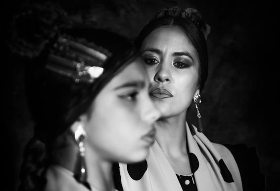 Leyla Buitrado, al fondo, con María Vicioso. 