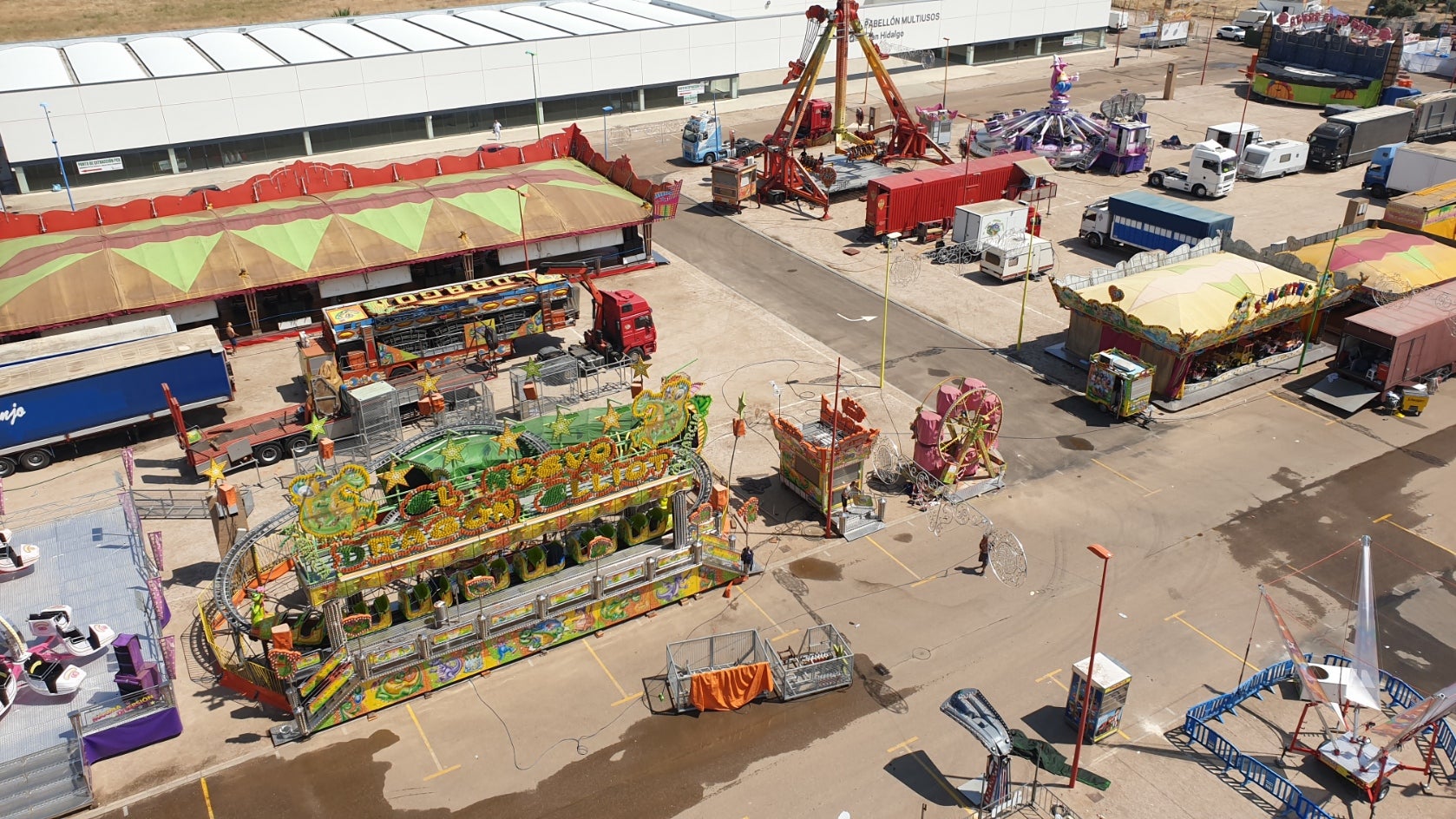 Mayores y pequeños disfrutaron de las múltiples atracciones y casetas del ferial 