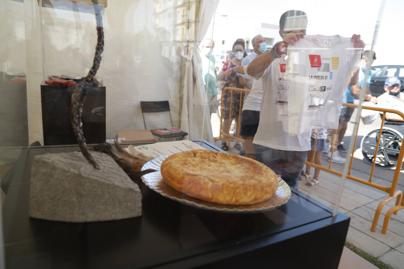 La tortilla de patatas, protagonista en el stand del Ayuntamiento. 