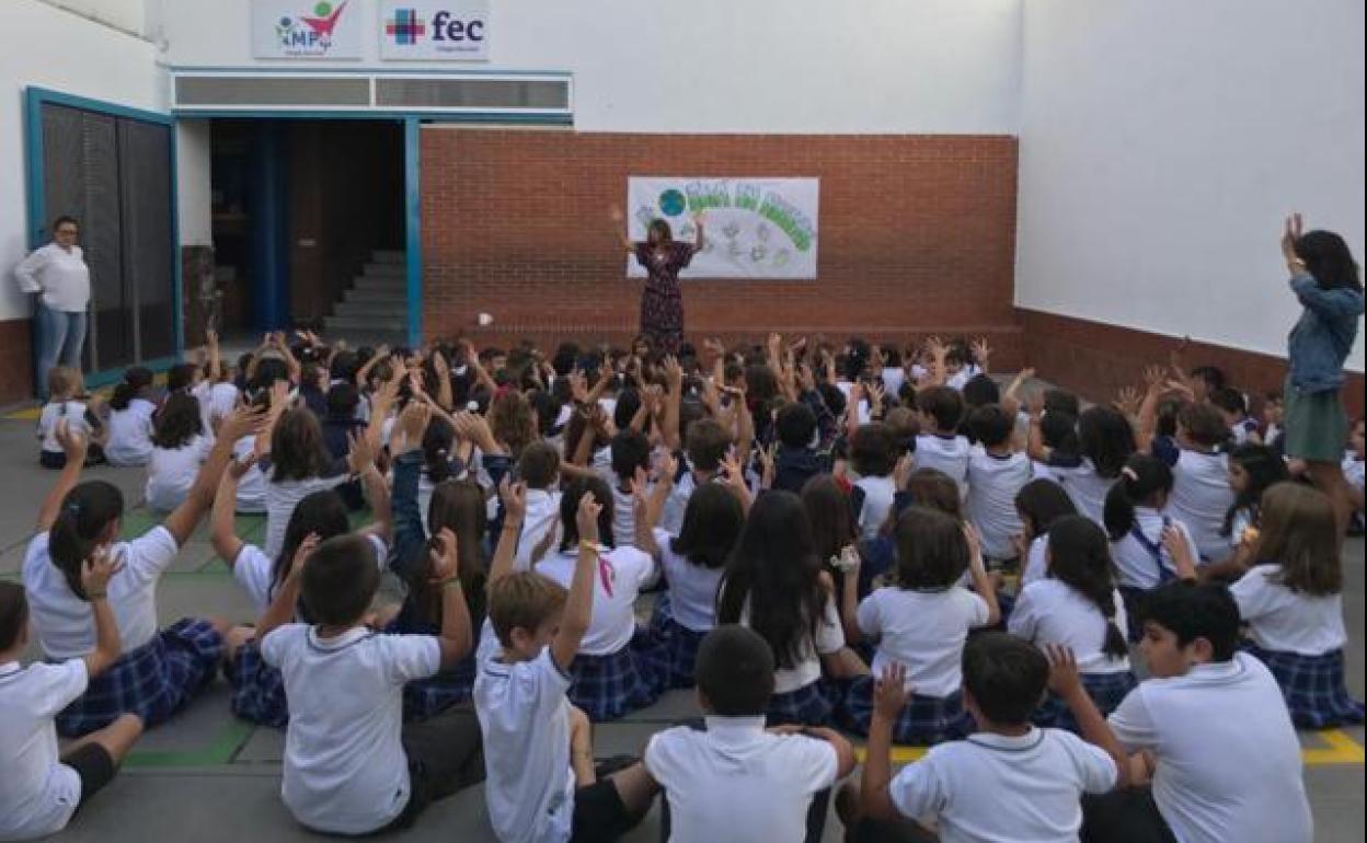 Alumnos del Colegio San José en Villanueva de la Serena. 