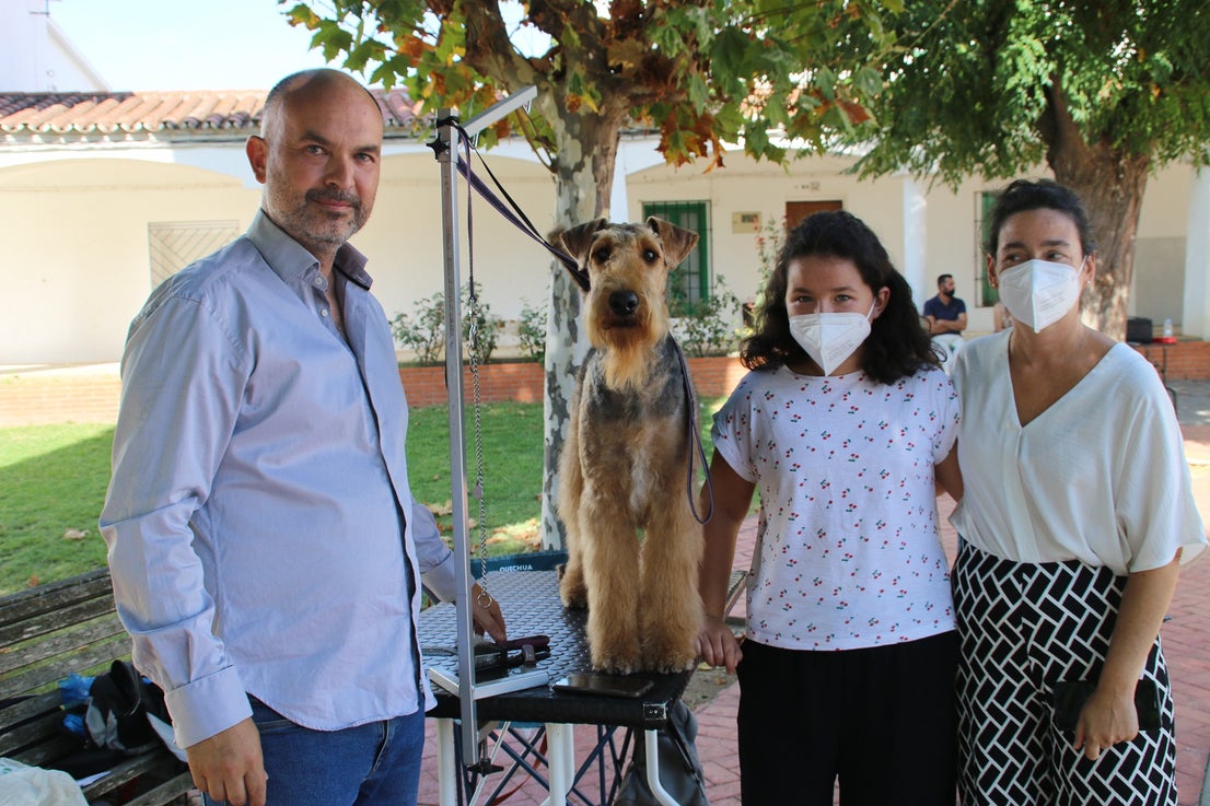Participantes en el I Concurso Canino Nacional celebrado en Entrerríos. 
