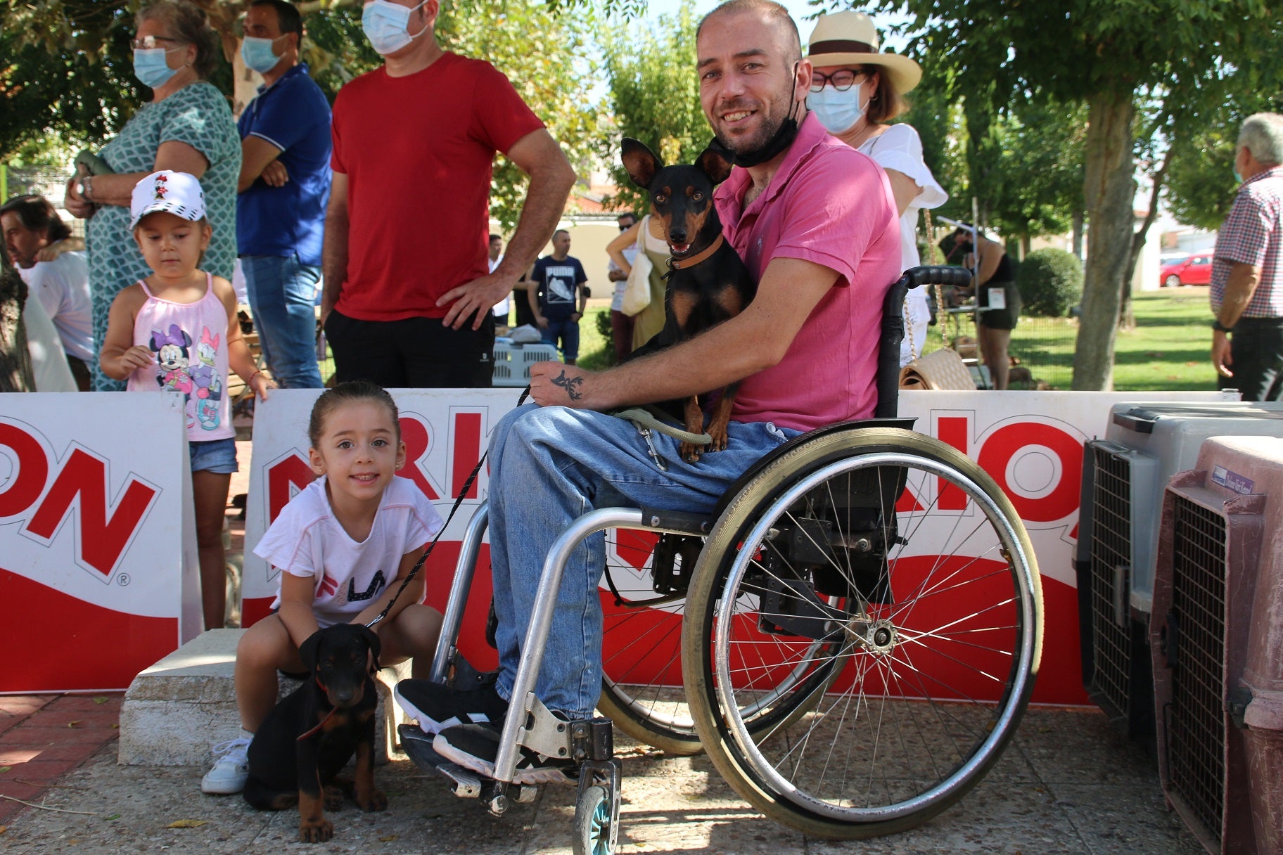 Participantes en el I Concurso Canino Nacional celebrado en Entrerríos. 