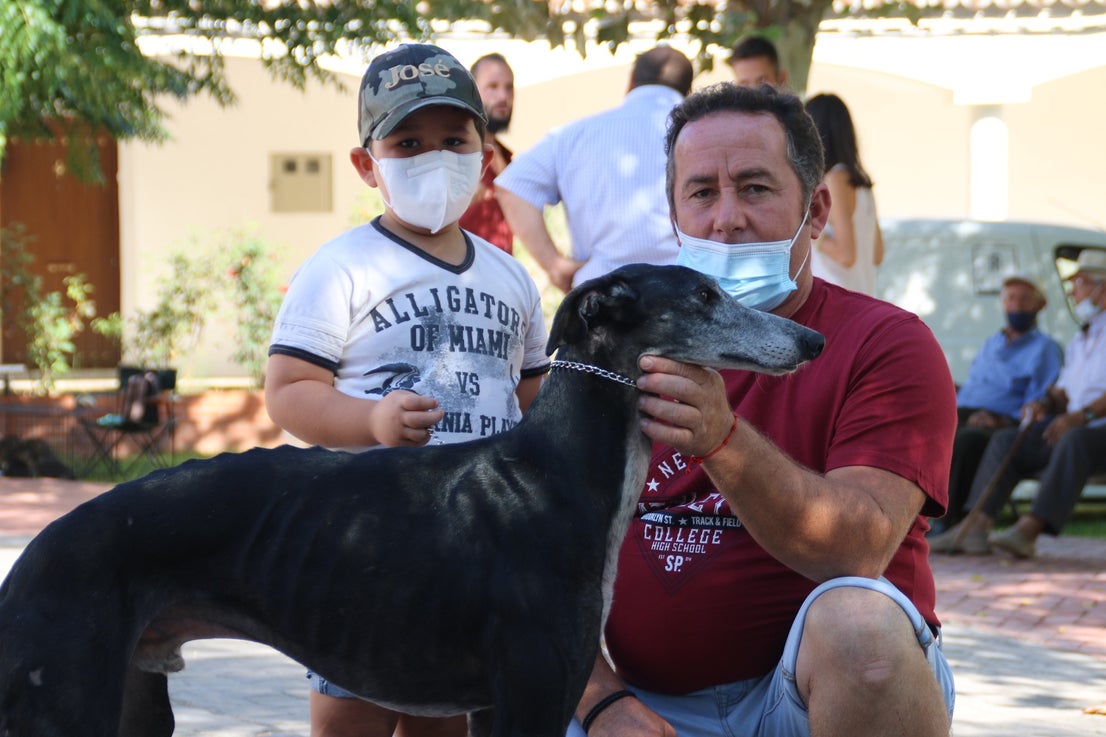 Participantes en el I Concurso Canino Nacional celebrado en Entrerríos. 