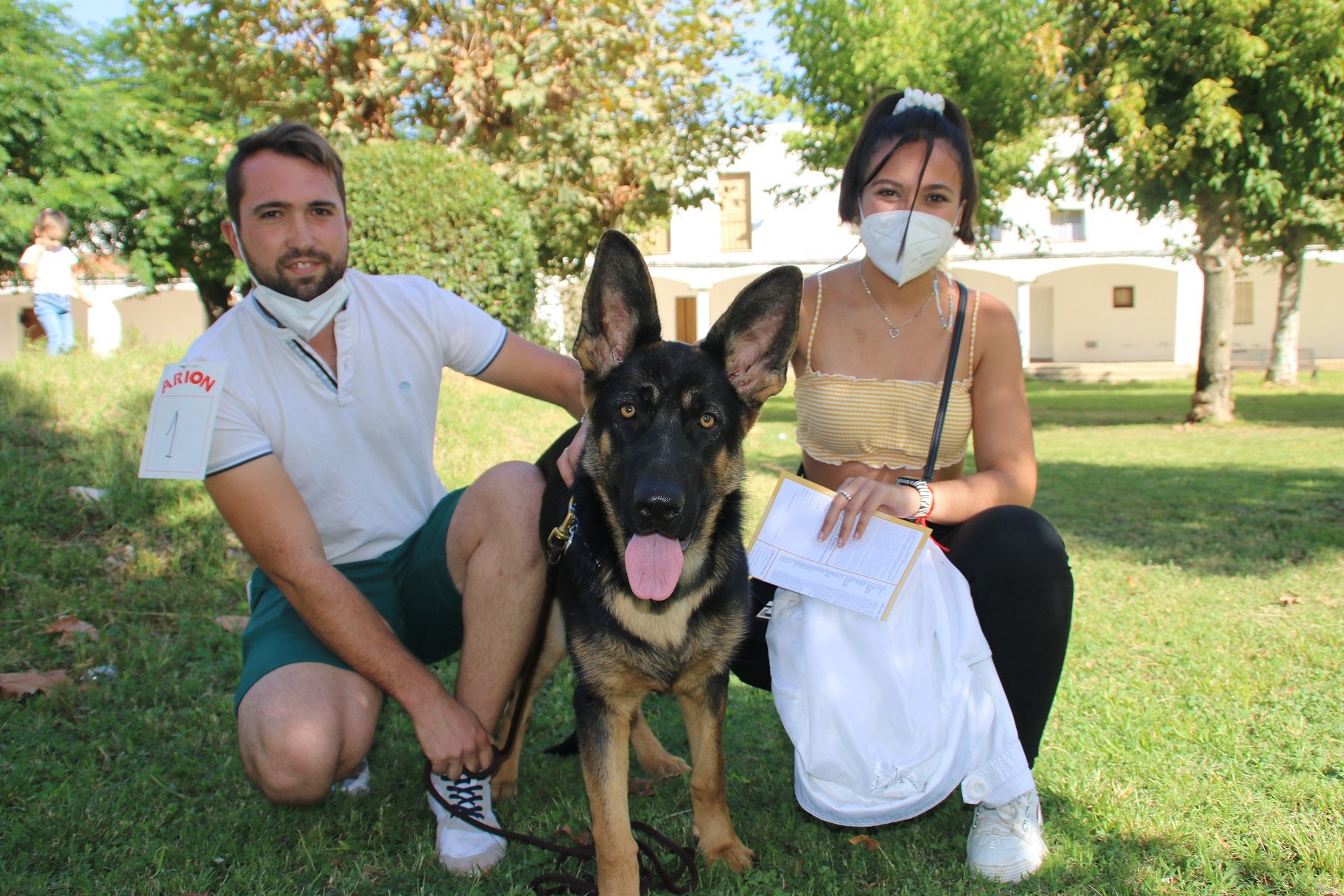 Participantes en el I Concurso Canino Nacional celebrado en Entrerríos. 