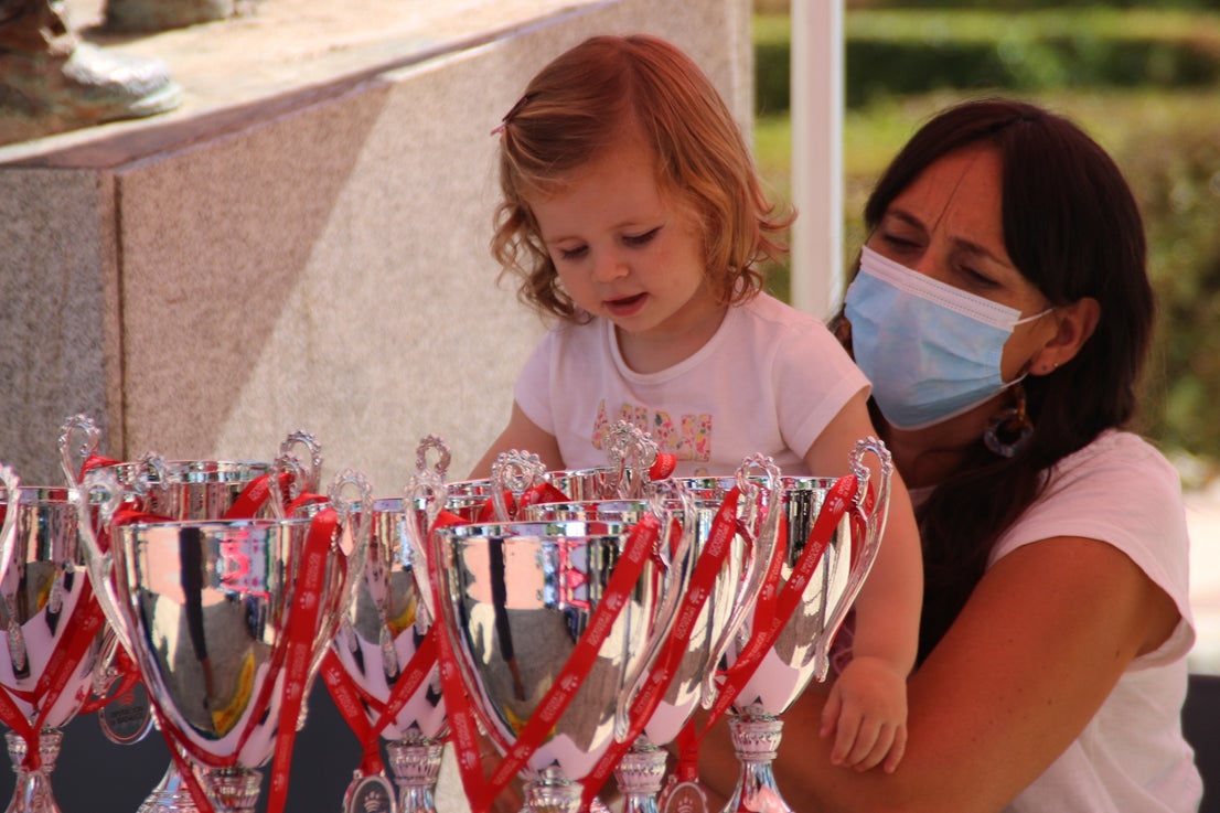 Participantes en el I Concurso Canino Nacional celebrado en Entrerríos. 