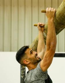 Imagen secundaria 2 - Momentos de Juanjo Paredes durante la prueba con diferentes obstáculos. 