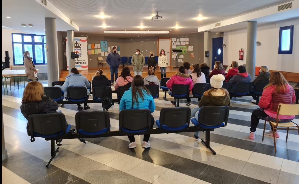 Las mujeres de Entrerríos participan en un taller de empoderamiento y liderazgo